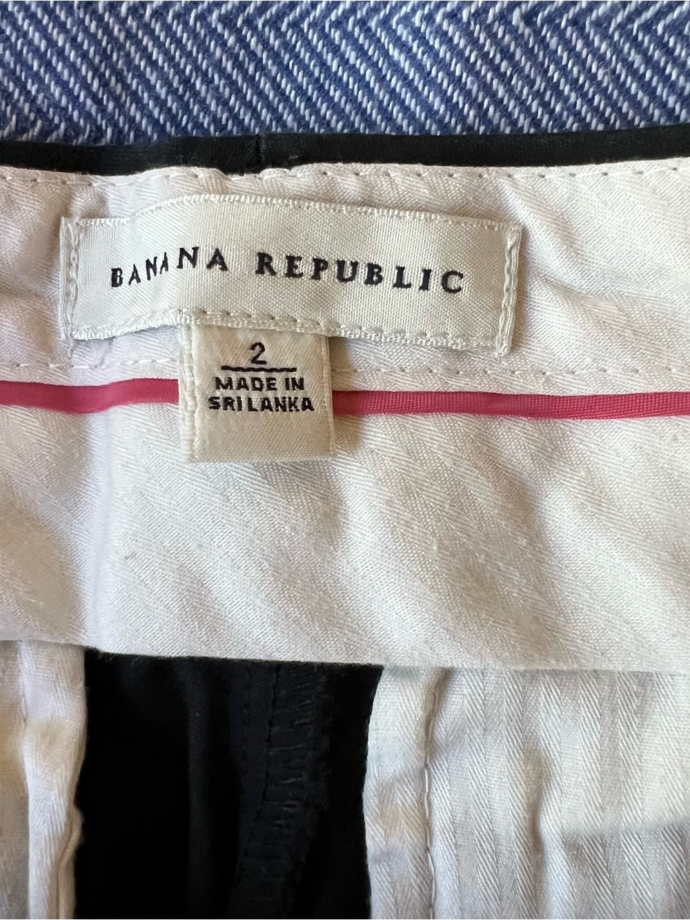 Women’s Banana Republic Black Chino Bermuda Shorts - Modern Tailored Cut, Size 2 - Picture 5 of 5